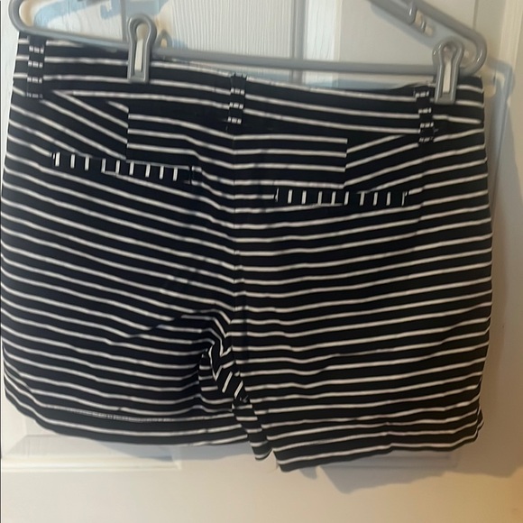 crown & Ivy Women's Navy and White Striped Shorts size 10 - Picture 2 of 7